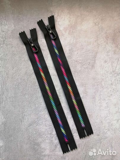 Комплект молнии Т5 чёрная с радужной расцветкой