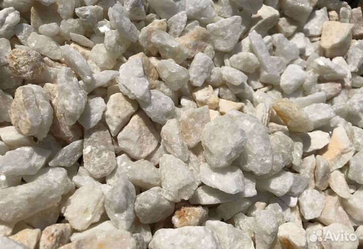 Облицовка природным камнем цоколя, фасада