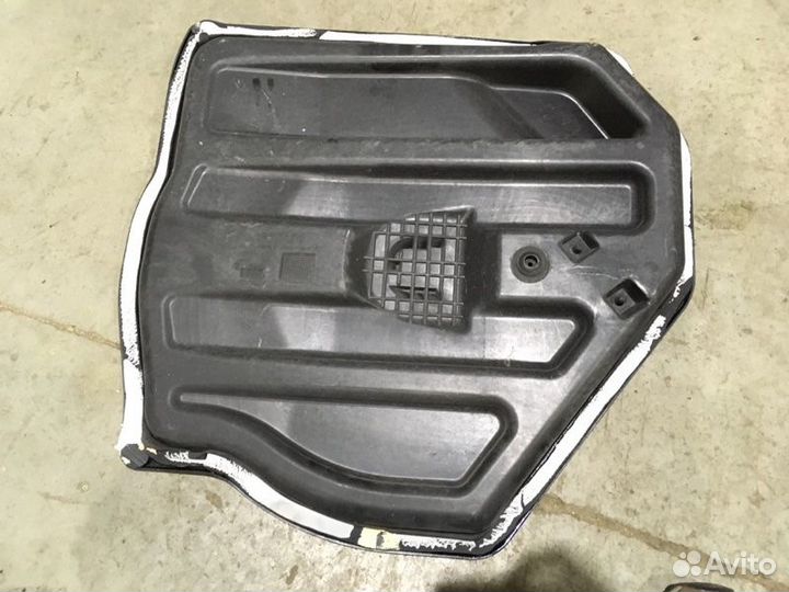 Поддон для запасного колеса задний Mercedes-Benz