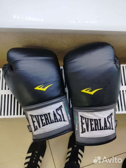 Боксерские перчатки