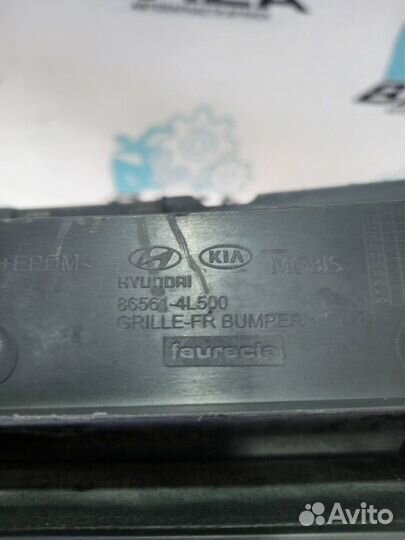 Декоративная решетка радиатора Hyundai Solaris