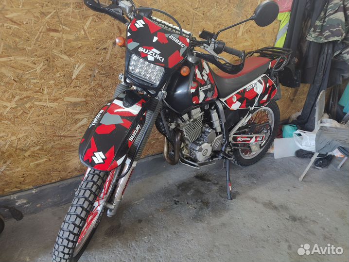 Suzuki Djebel 250