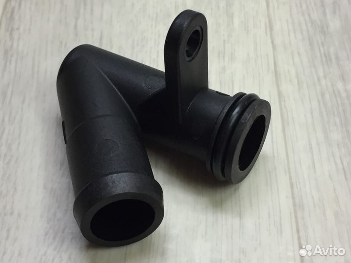 Фланец системы охлаждения Mercedes A6122030008