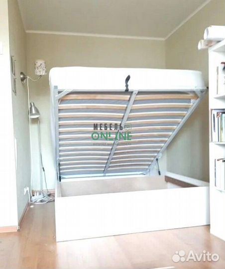 Кровать двуспальная с подъемным механизмом