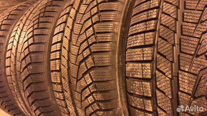 Sailun Ice Blazer Alpine Evo 245/40 R20 и 275/35 R20