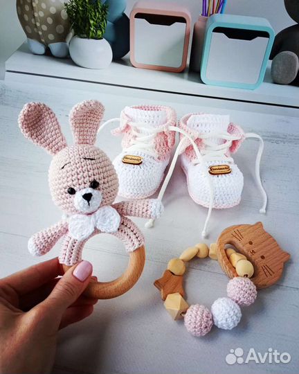 Подарочный набор пинетки, грызунок-погремушка