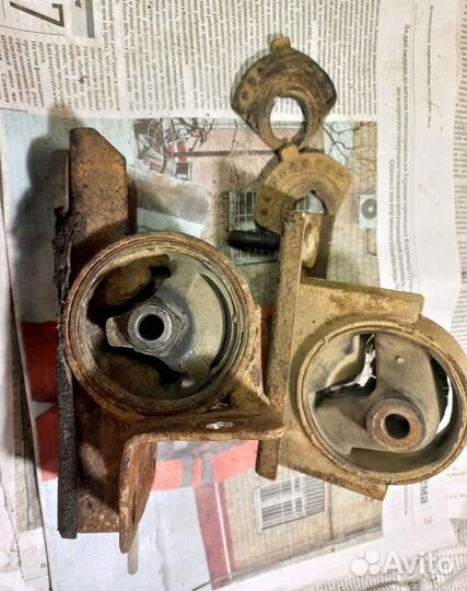 Подушка опора двигателя Чери Тигго левая и задняя
