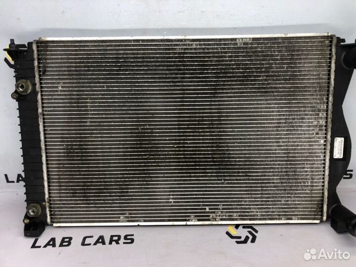 Радиатор охлаждения двигателя Audi A6 C6 BRE 2.0