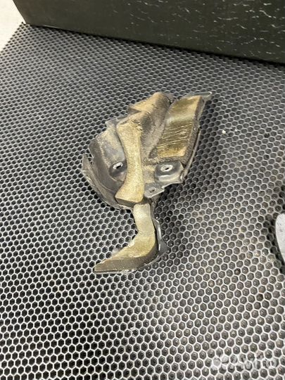 Накладка двигателя toyota mark GRX-120