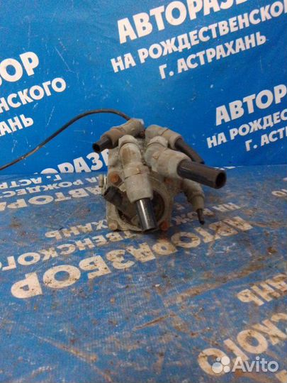 Главный тормозной цилиндр. Iveco Eurotrakker 2005