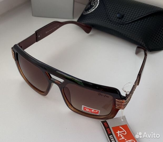 Солнцезащитные очки Ray Ban