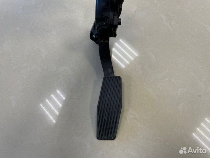 Педаль акселератора Chevrolet Cruze J300 F16D3