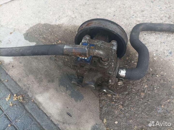 Насос гидроусилителя на мерседес 208