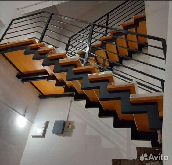Лестница на второй этаж из металла