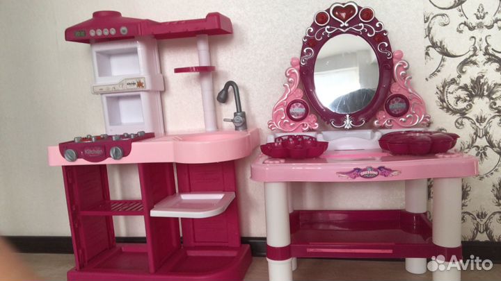 Детский туалетный столик и кухня детская