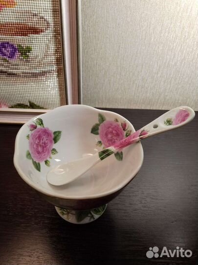 Ваза на ножке с ложечкой