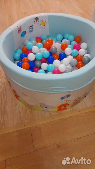 Детский бассейн с шариками