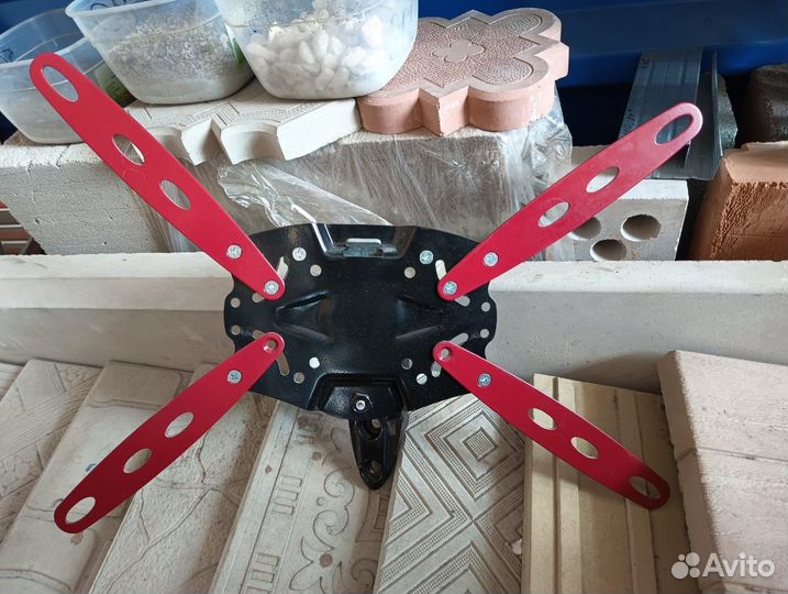 Универсальный кронштейн для тв