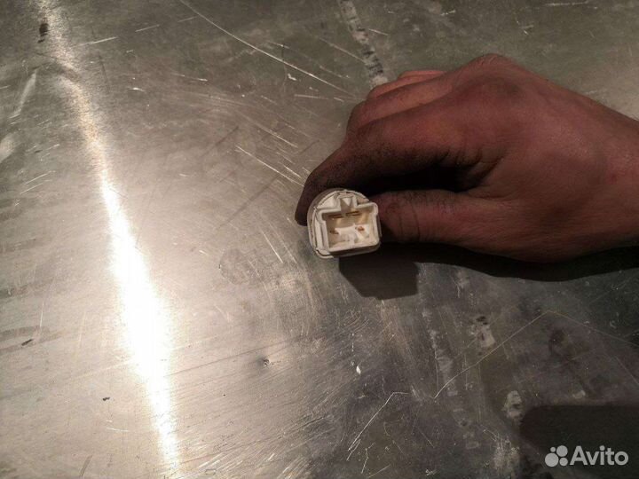 Датчик включения стоп сигнала toyota axio