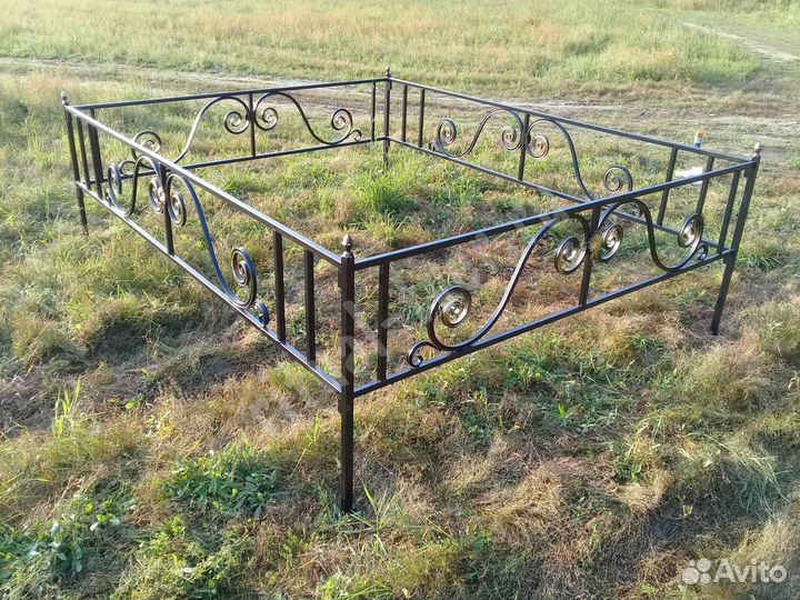 Оградки на кладбище