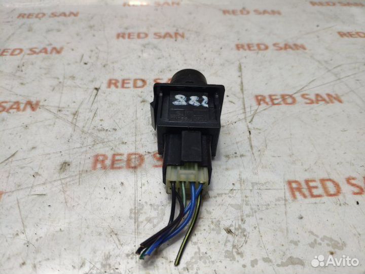 Кнопка обогрева заднего стекла Mitsubishi Pajero