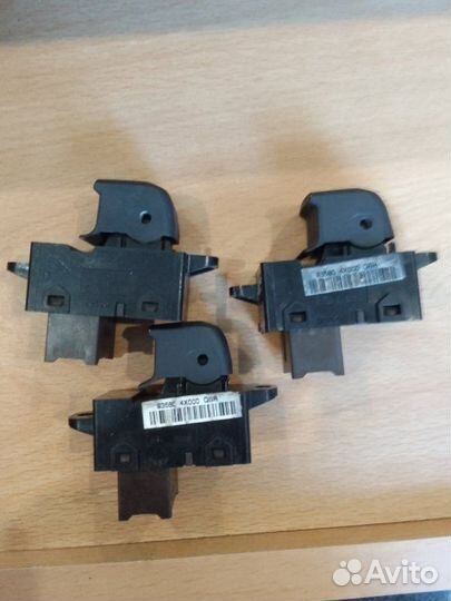 Кнопка стеклоподъемника Kia Rio 3