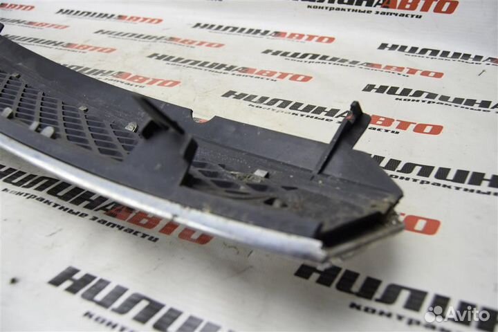 Решетка радиатора Форд Фиеста 5