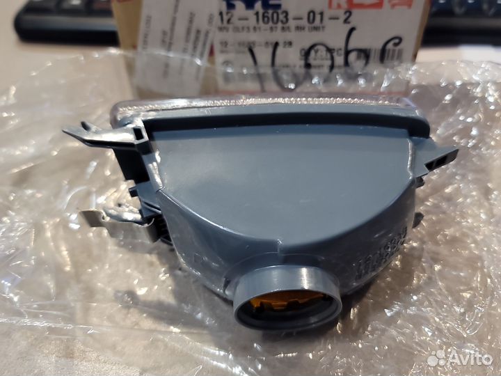 Указатель поворота правый белый VW Golf III Vento