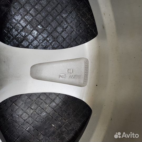 Колеса литые на Toyota Venza R19