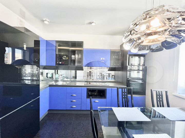 2-к. квартира, 85 м², 8/18 эт.