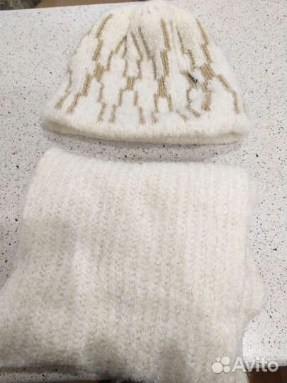 Зимняя женская шапка