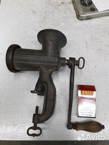 Старинная мясорубка. Ручная. Американская. Рабочая