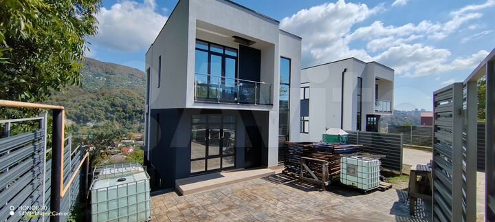 Дом 172 м² на участке 4,5 сот.