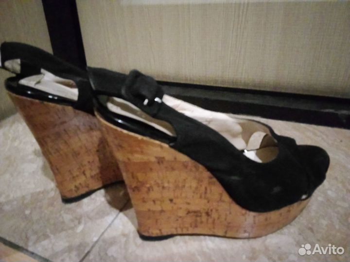 Продам босоножки