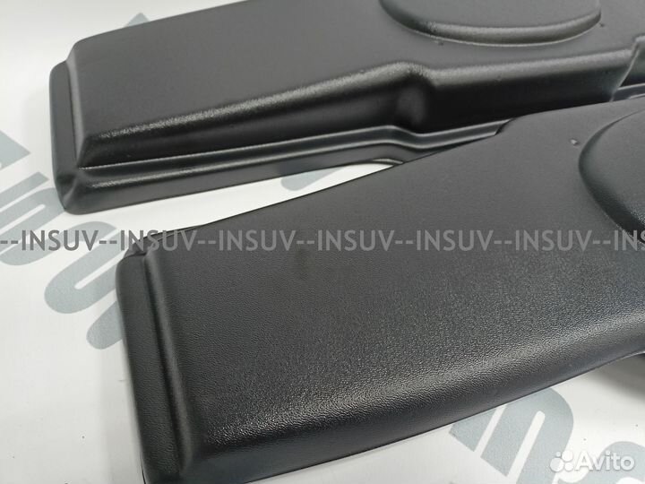 Опоры полки багажника Нива 2131 пластик (комплект)