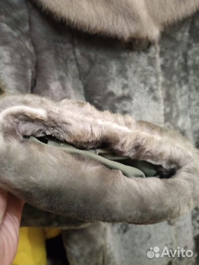 Шуба малиновая с воротником норка