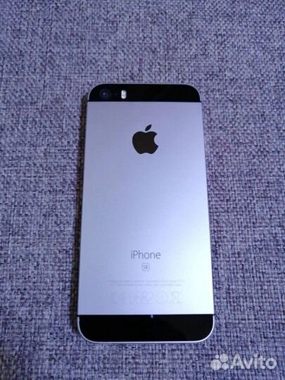 Телефон iPhone SE 32 гб