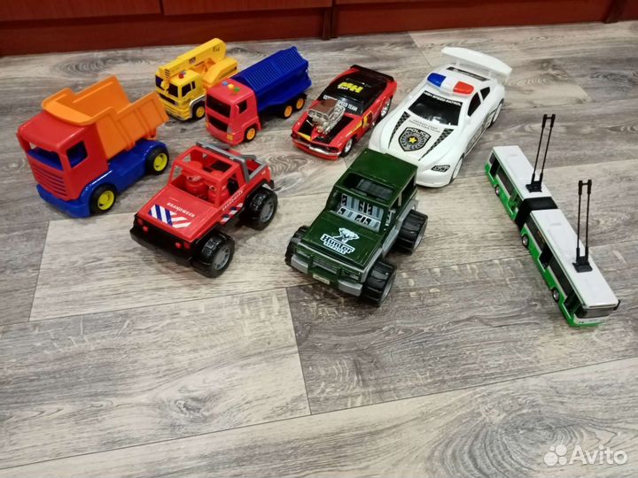 Трек и машинки