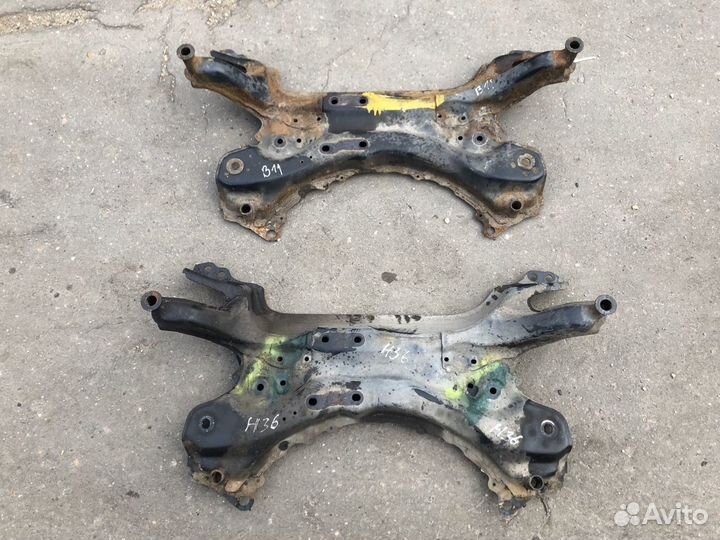 Передний подрамник Toyota RAV4 30