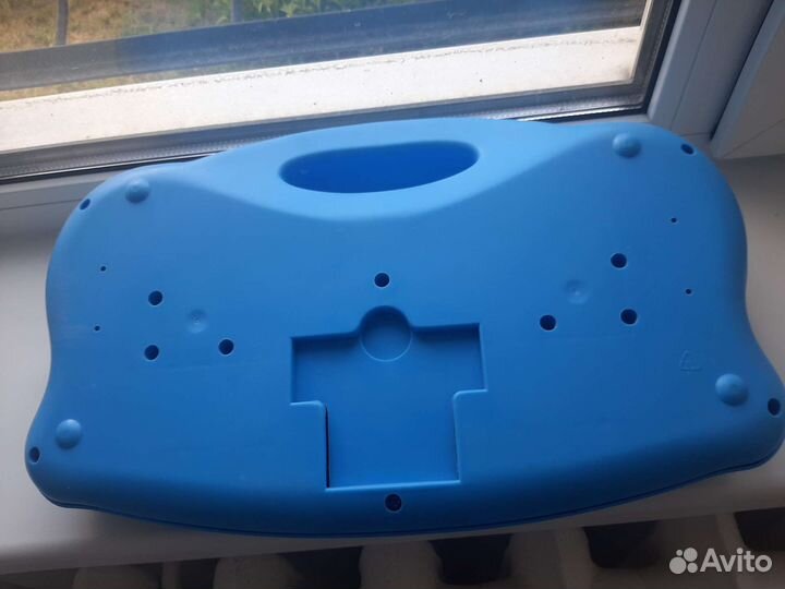 Детские игрушки,пианино,кровать,столик