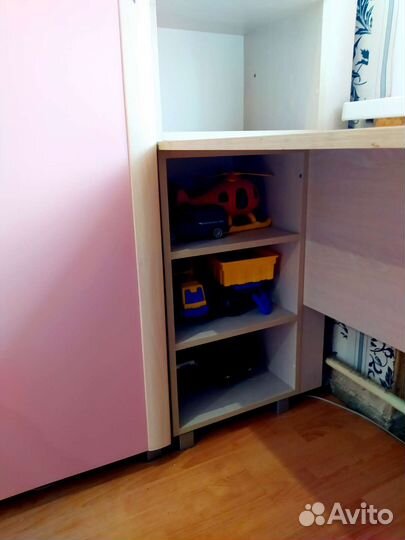 Письменный стол-стенка