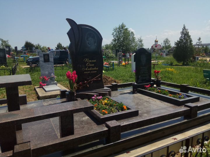 Памятники из гранита и мрамора