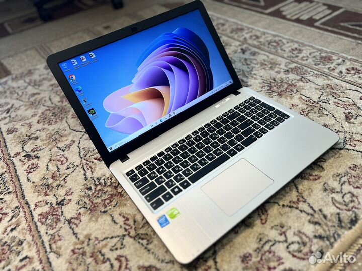 Игровой Ноутбук Asus core i3/GeForce 920m/ssd