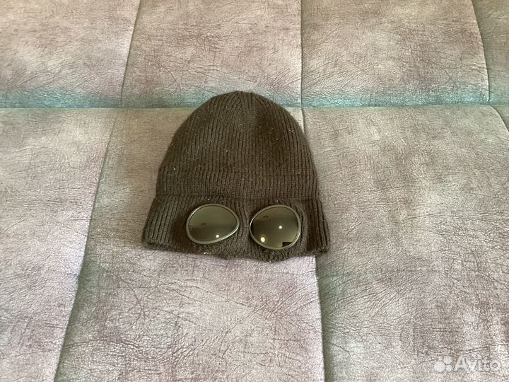 Меховая шапка с линзами