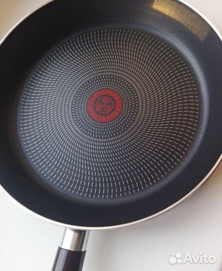 Сковорода Tefal 28 см новая