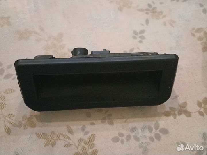 Ручка двери багажника skoda rapid
