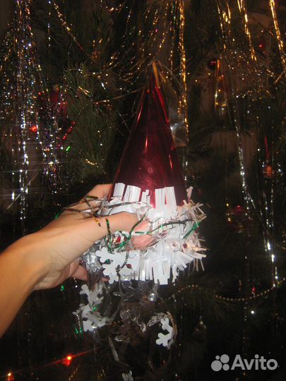 Гирлянда из глянцевых колпаков (Красный куб)