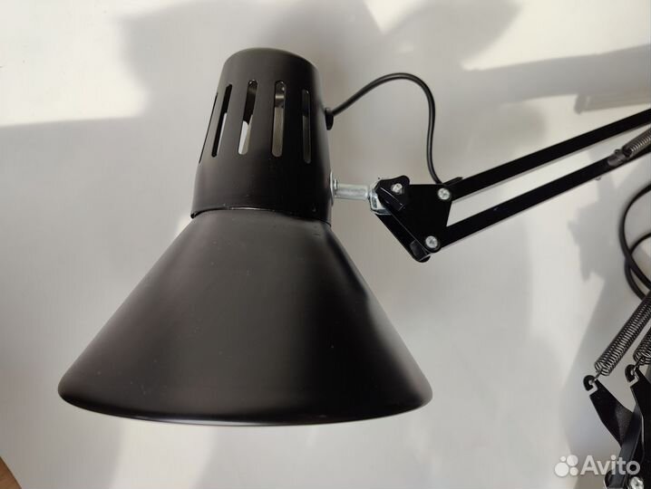 Лампа настольная на струбцине