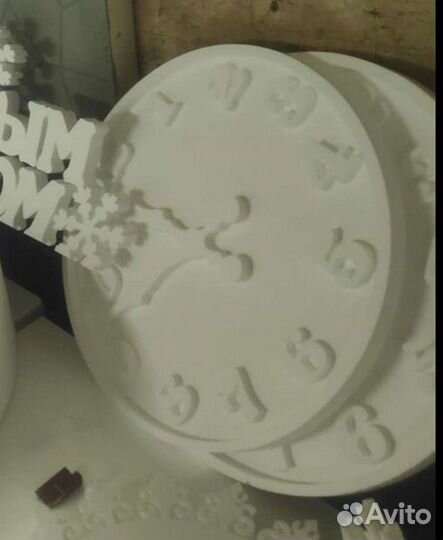 Часы новогодние, разные. Макеты из пенопласта