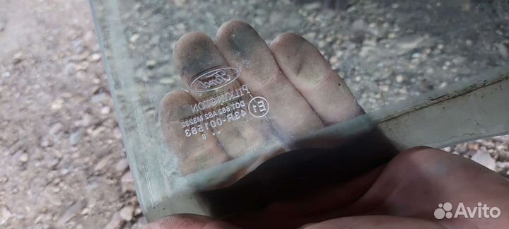 Стекло двери заднее на Ford Fiesta